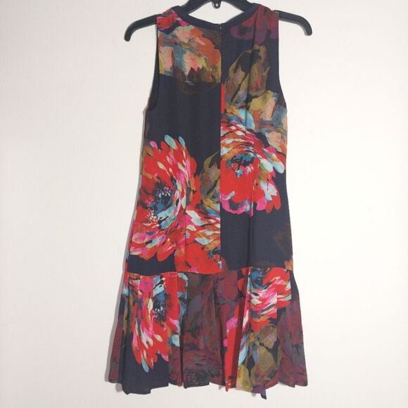 Trina Turk Floral Print Dress Sleeveless Pleated Mini Party Cocktail Size EUC 4 - Picture 9 of 13